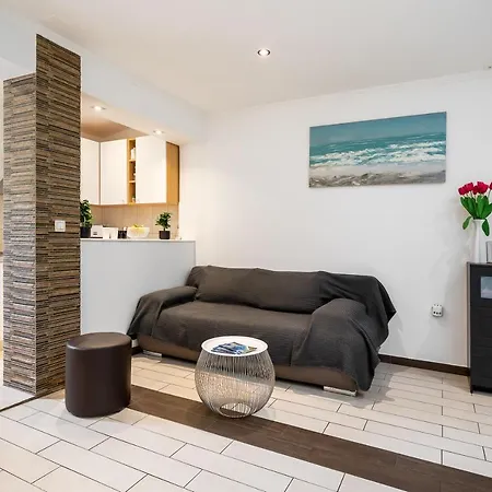 Apartment Studio La Luna Split